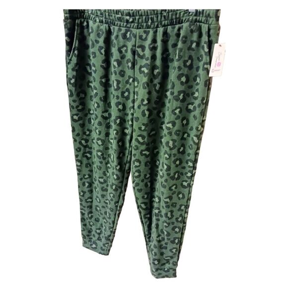 SECRET TRESURE Plus Size Women's Leopard Print Soft Cuffed Sleep Or Lounge Wear. - Picture 6 of 15